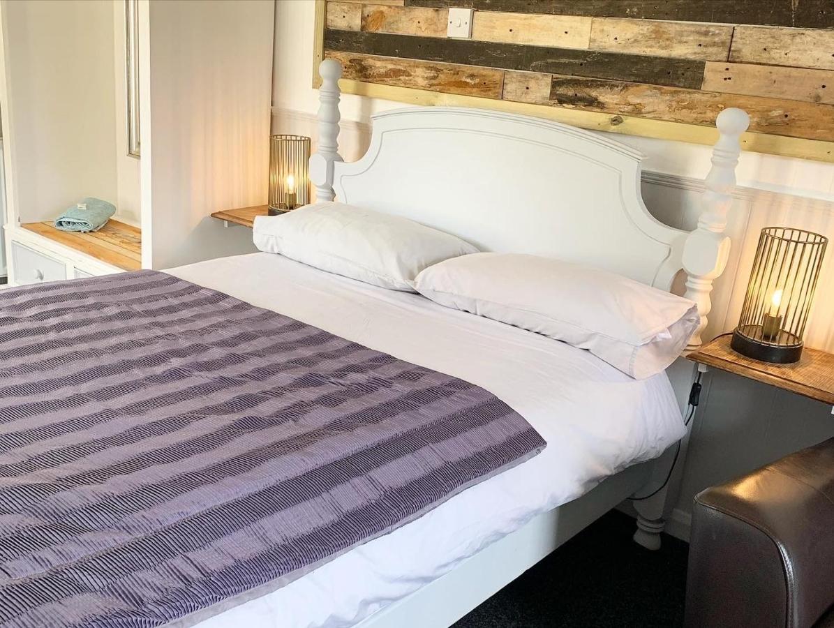 The Traveller'S B&B Лаут Екстериор снимка
