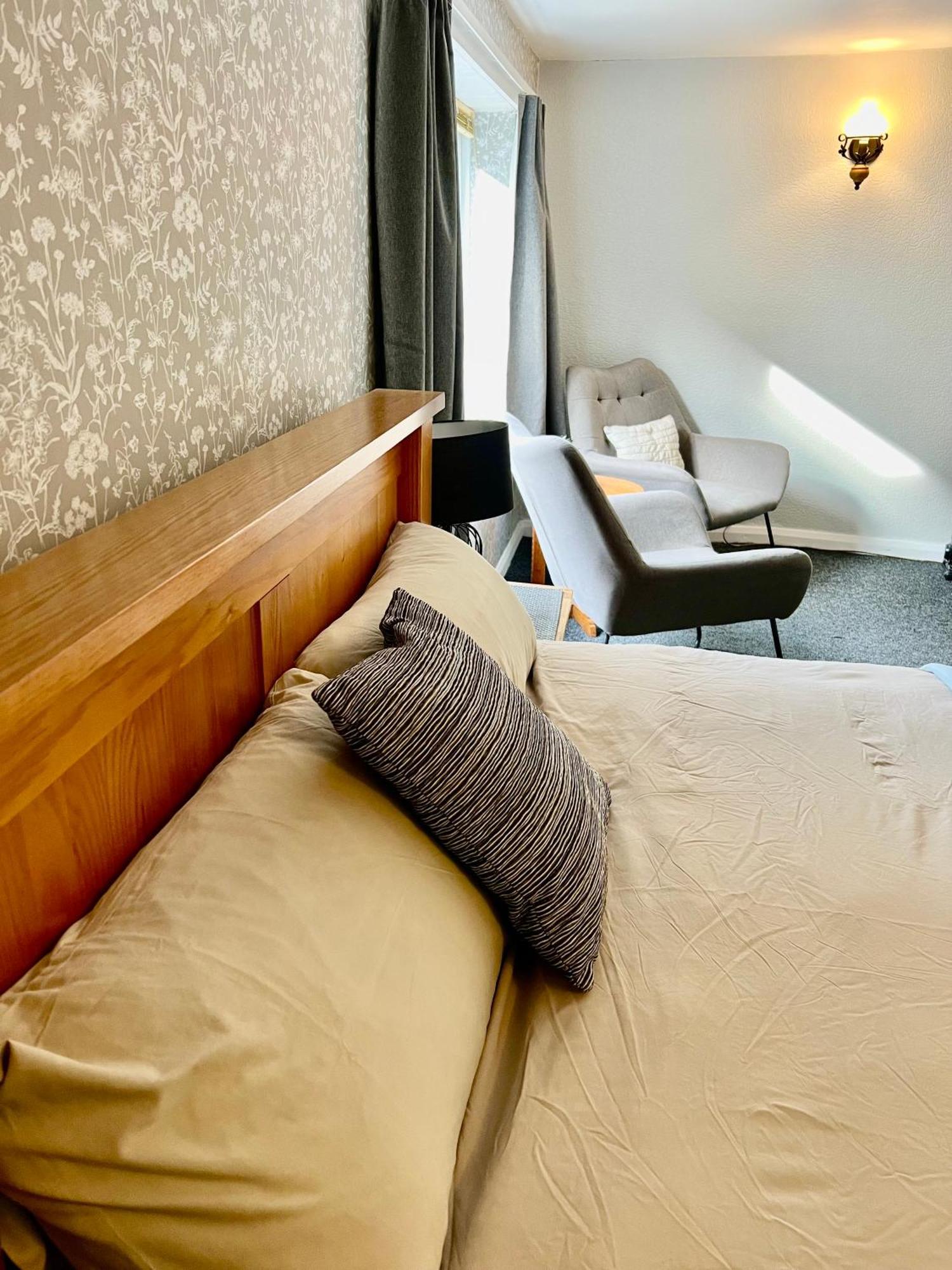 The Traveller'S B&B Лаут Екстериор снимка